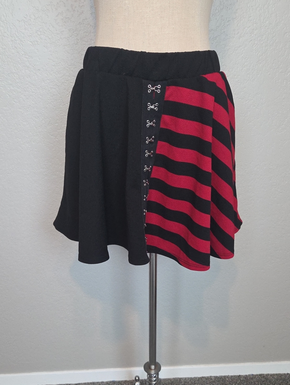 Midnight Hour Black and Red Mini Skater Skirt Lg